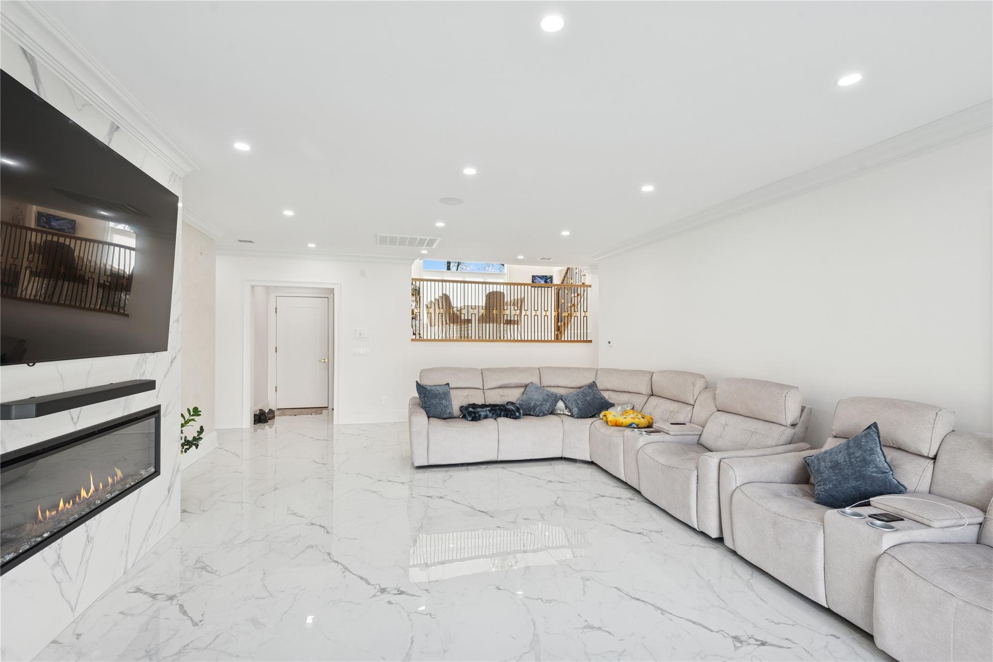 783 Oakleigh Road, North Woodmere, NY 11581