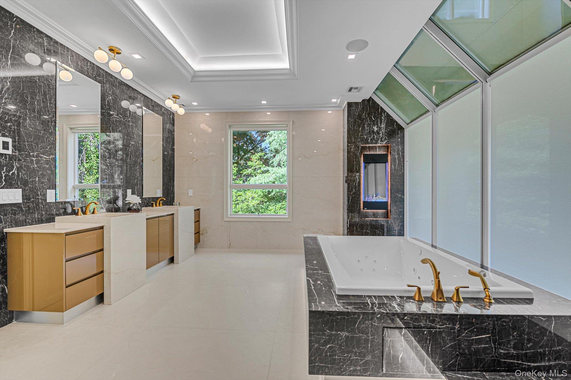 55 Coves Run, Oyster Bay Cove, NY 11791