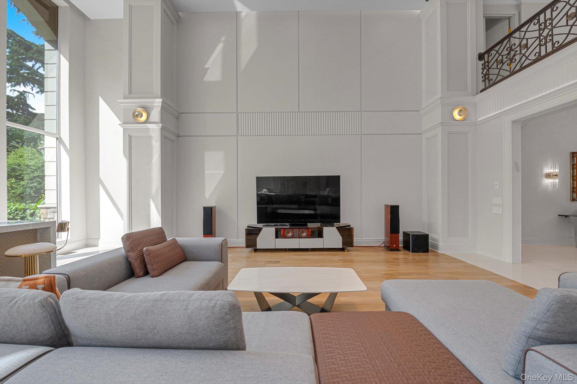 55 Coves Run, Oyster Bay Cove, NY 11791