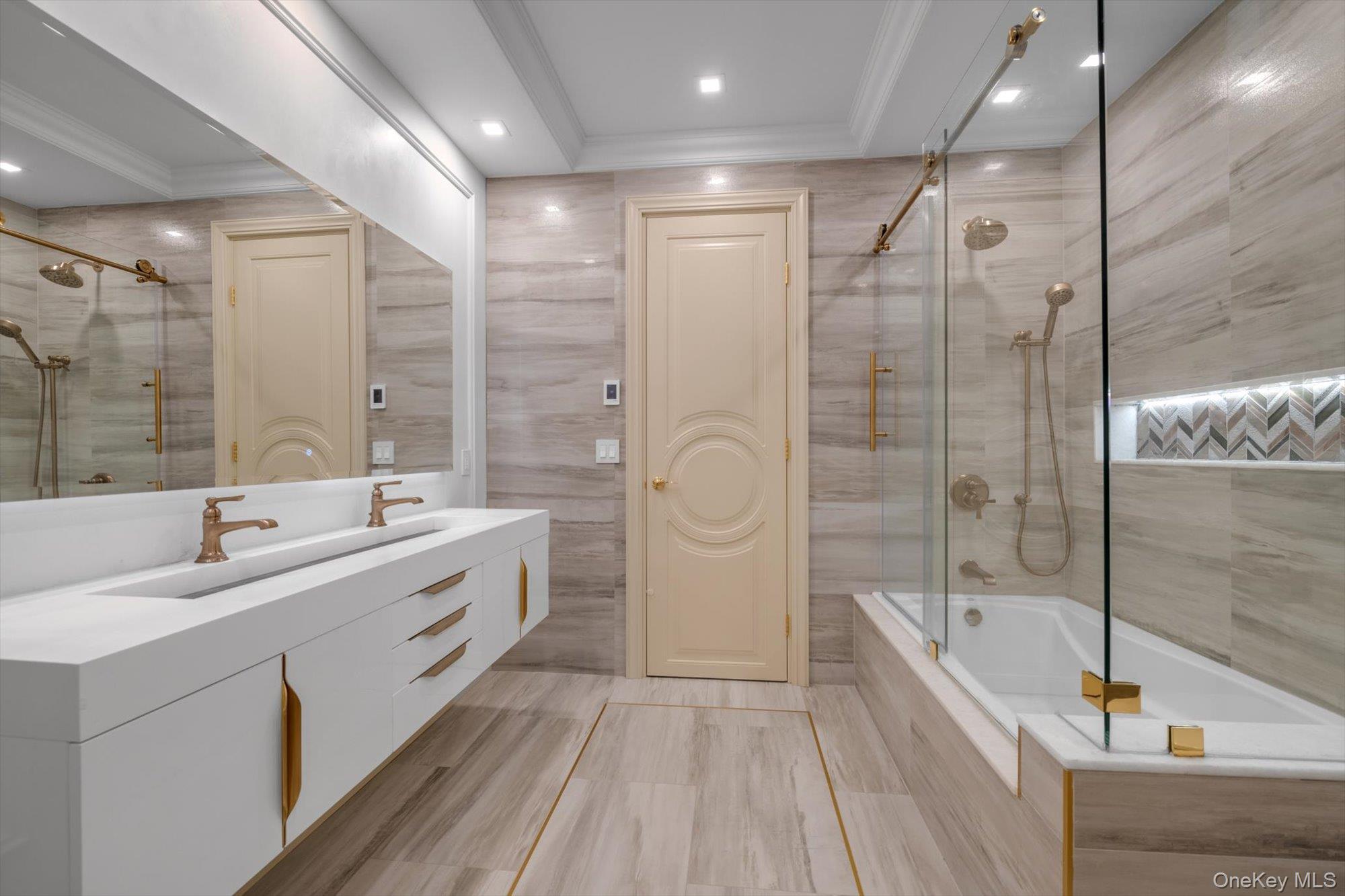 55 Coves Run, Oyster Bay Cove, NY 11791