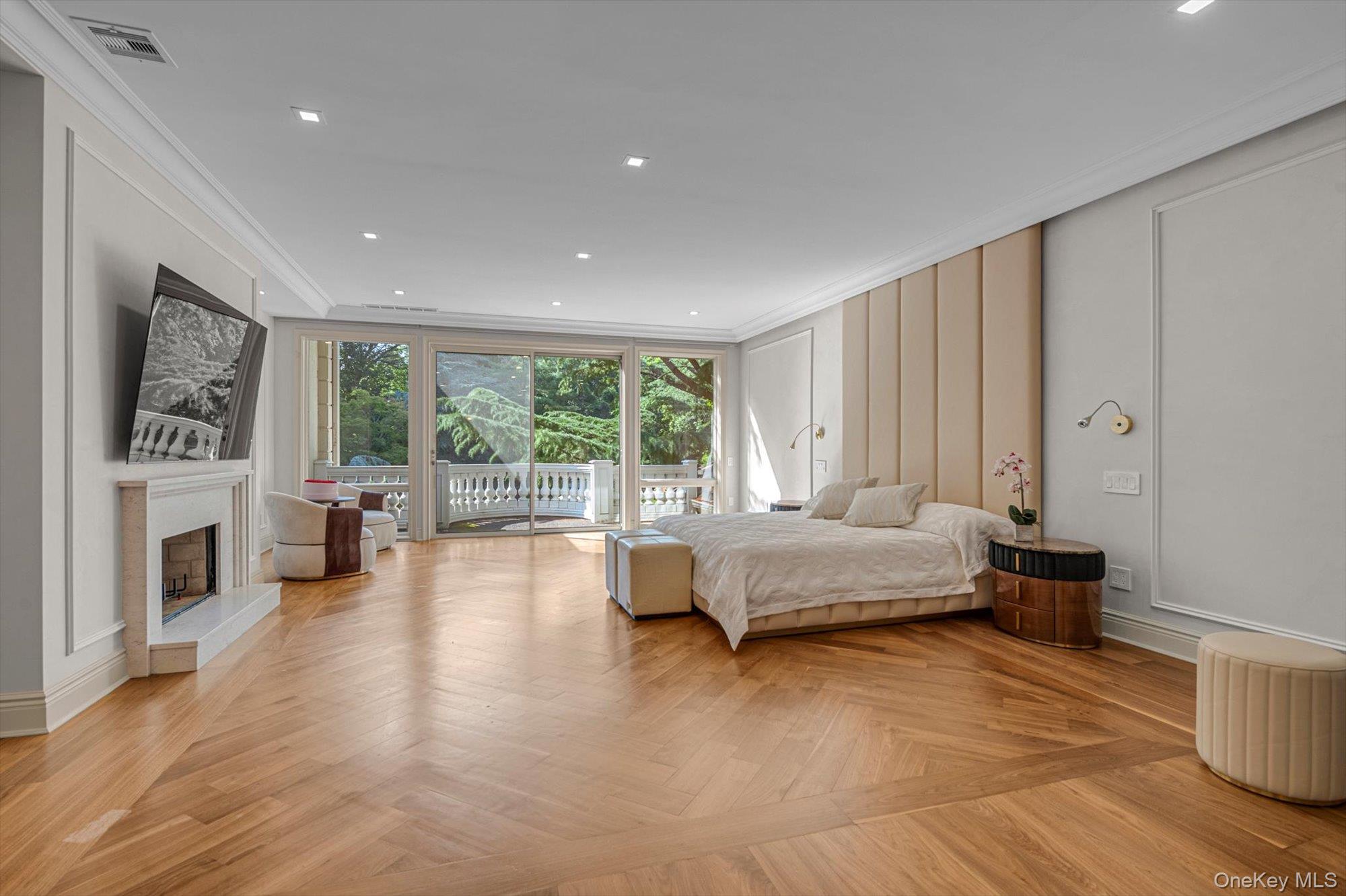 55 Coves Run, Oyster Bay Cove, NY 11791