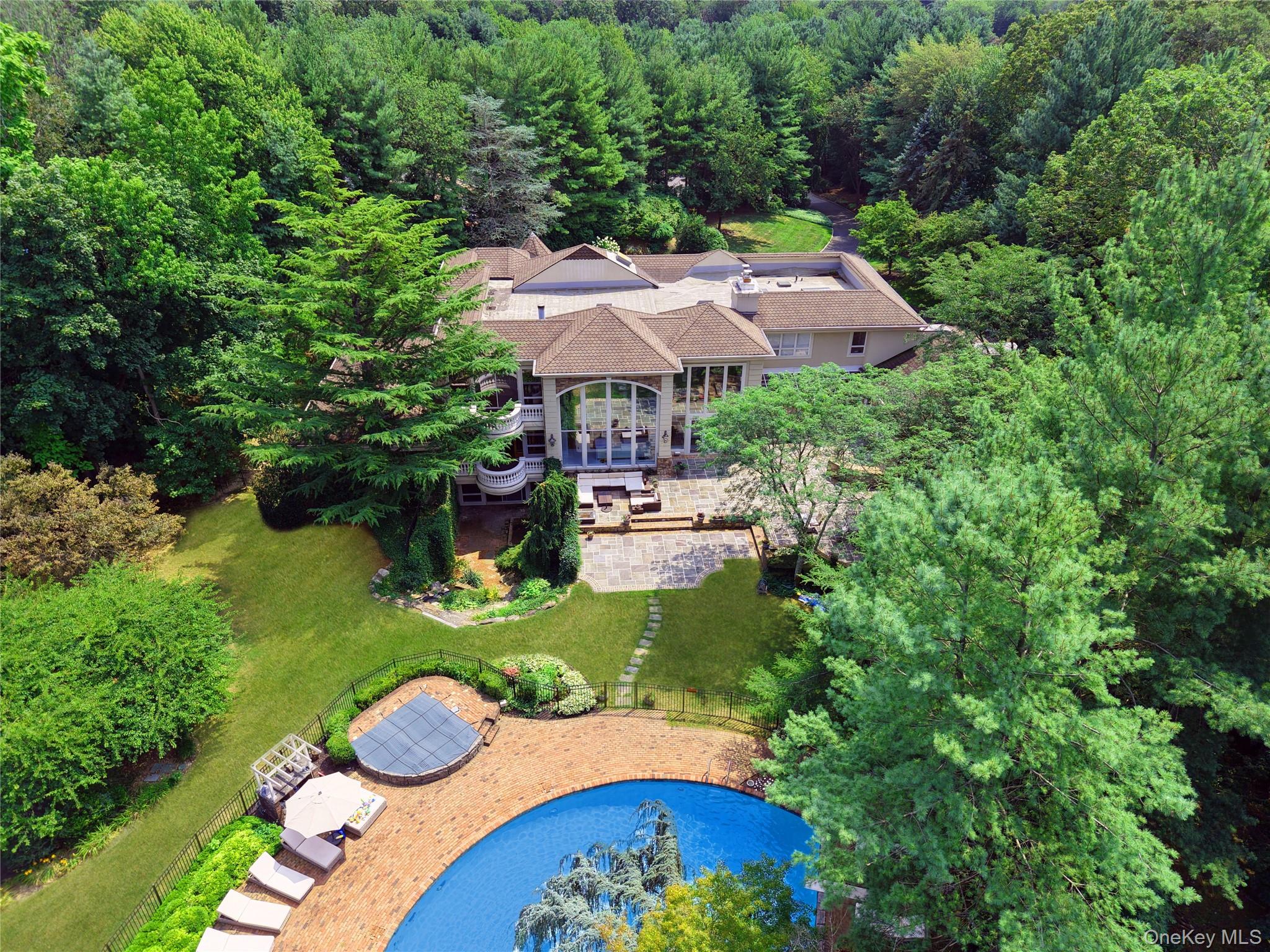 55 Coves Run, Oyster Bay Cove, NY 11791