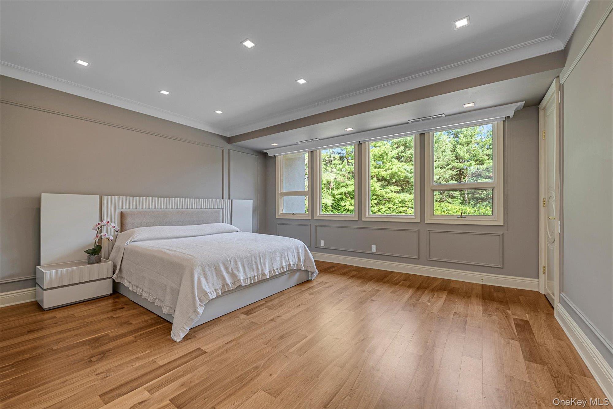 55 Coves Run, Oyster Bay Cove, NY 11791