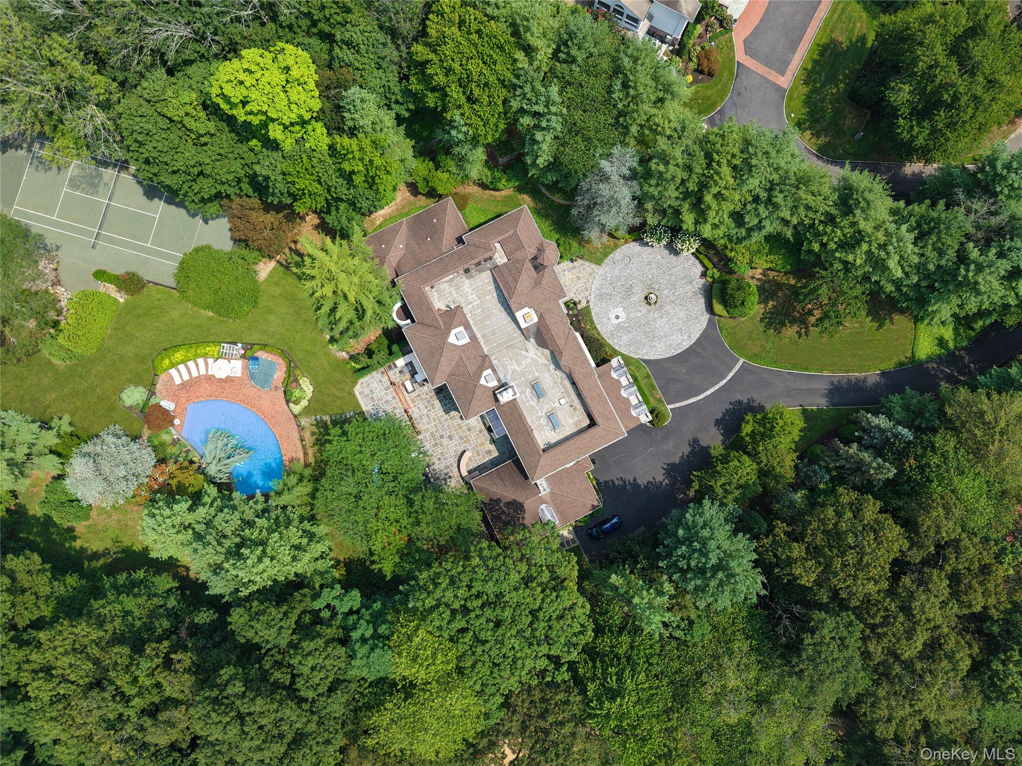 55 Coves Run, Oyster Bay Cove, NY 11791