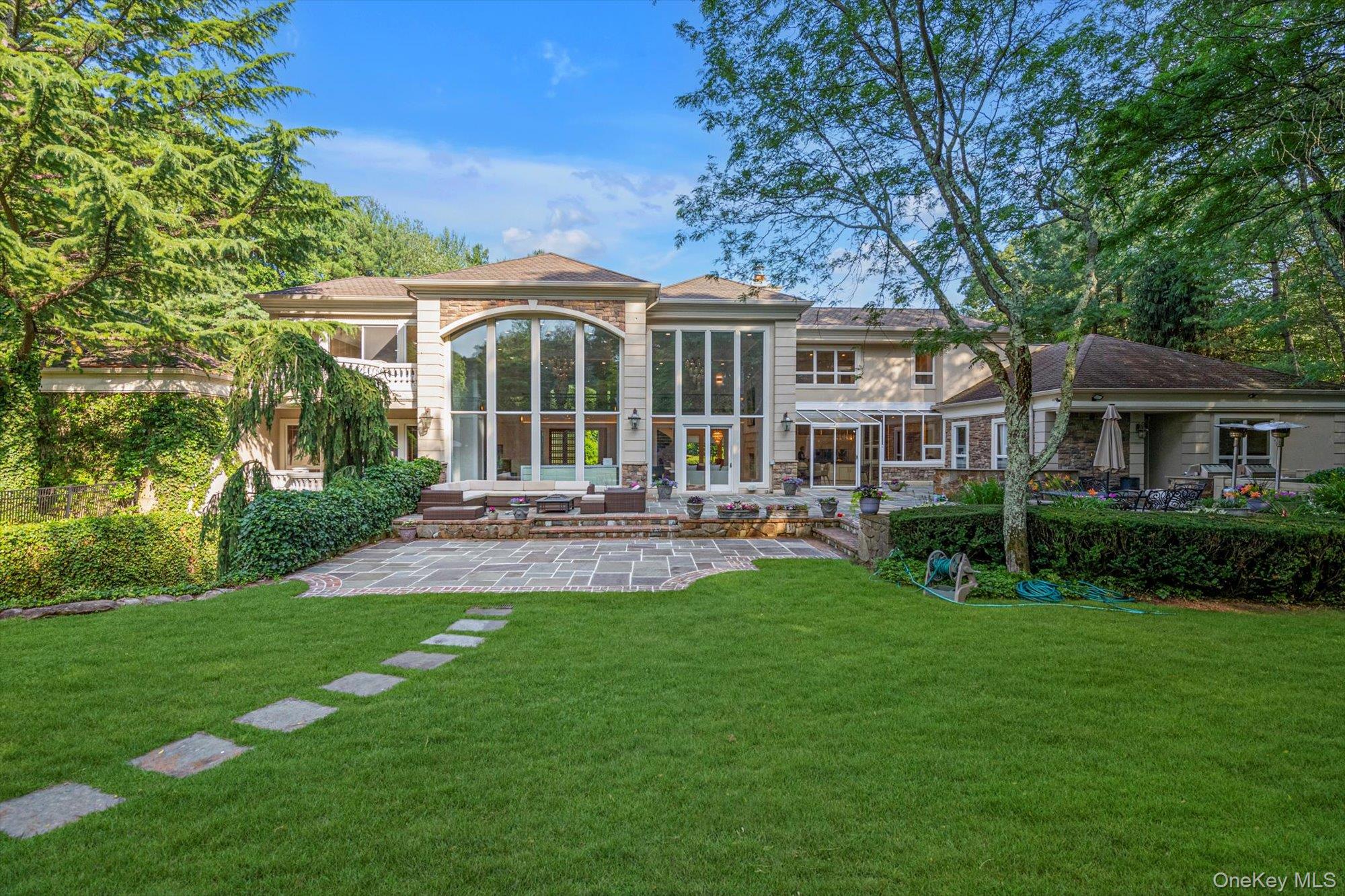 55 Coves Run, Oyster Bay Cove, NY 11791