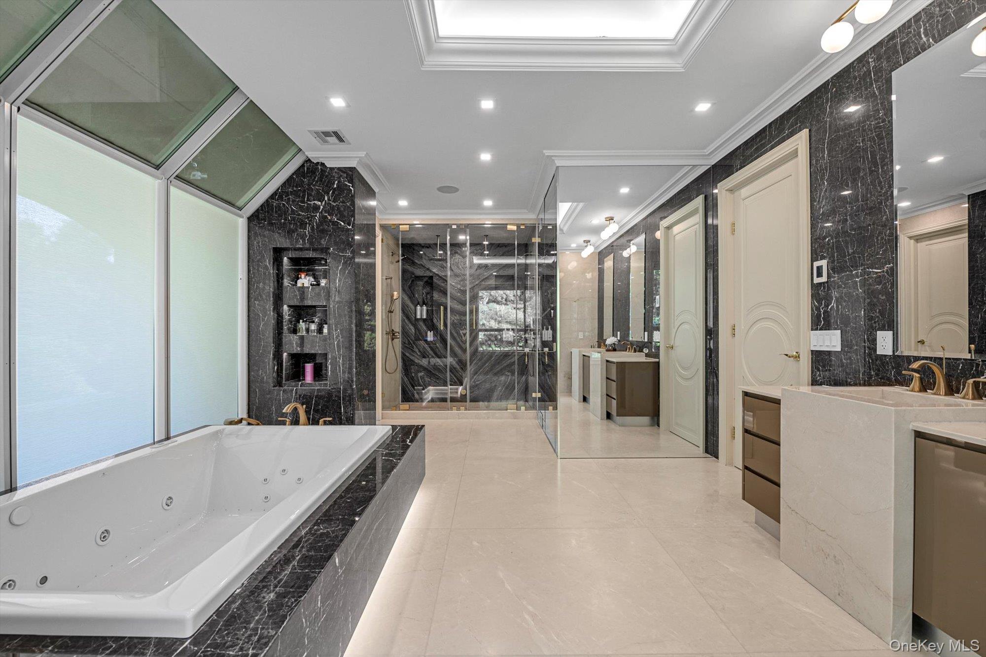 55 Coves Run, Oyster Bay Cove, NY 11791