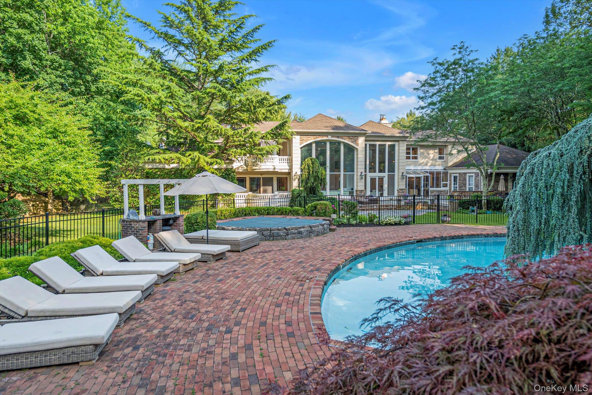 55 Coves Run, Oyster Bay Cove, NY 11791