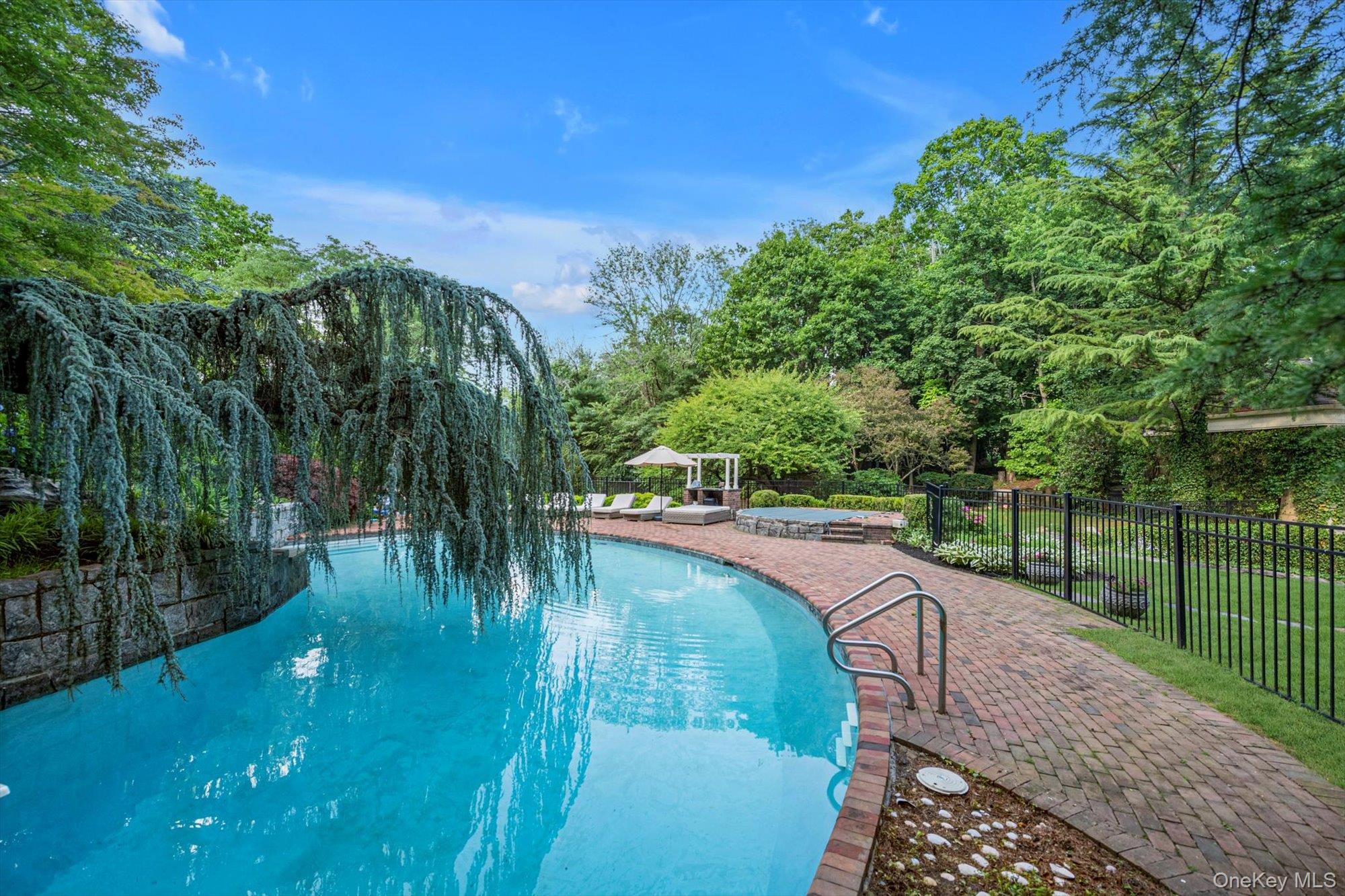 55 Coves Run, Oyster Bay Cove, NY 11791