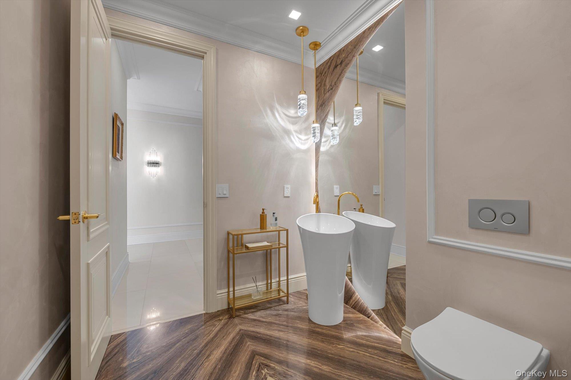 55 Coves Run, Oyster Bay Cove, NY 11791