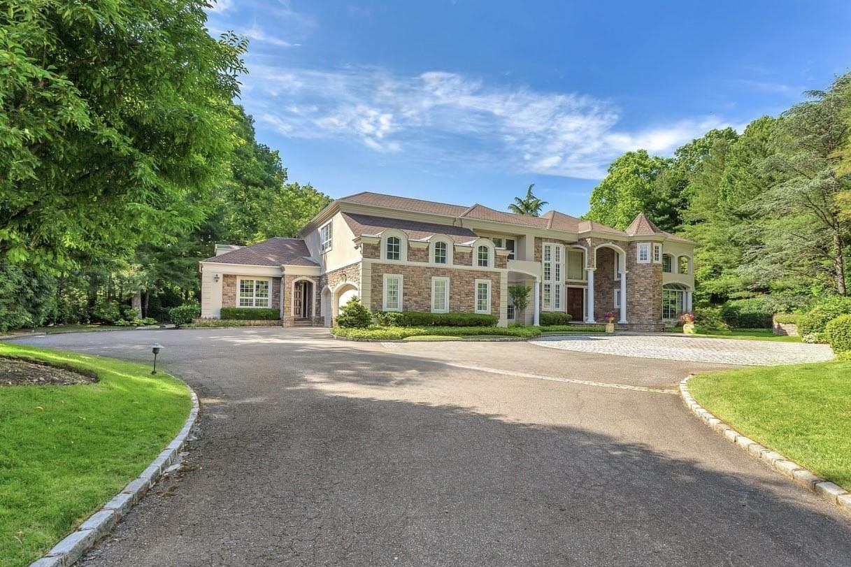 55 Coves Run, Oyster Bay Cove, NY 11791