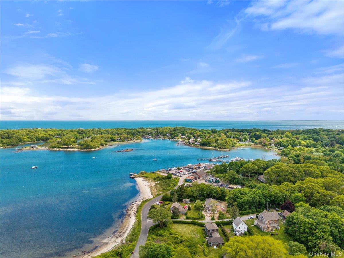 Avenue B, Fishers Island, NY 06390