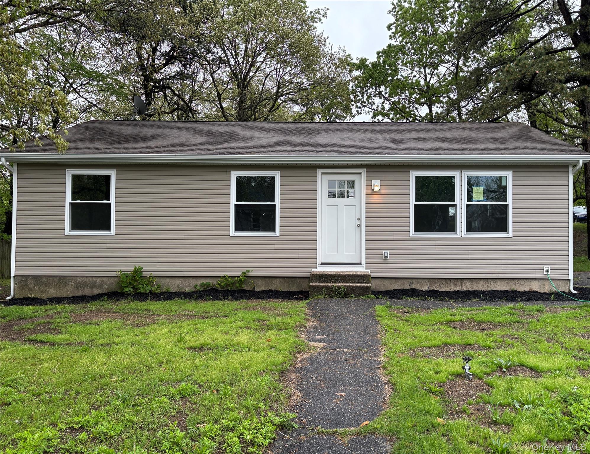 159 Washington Avenue, Wheatley Heights, NY 11798