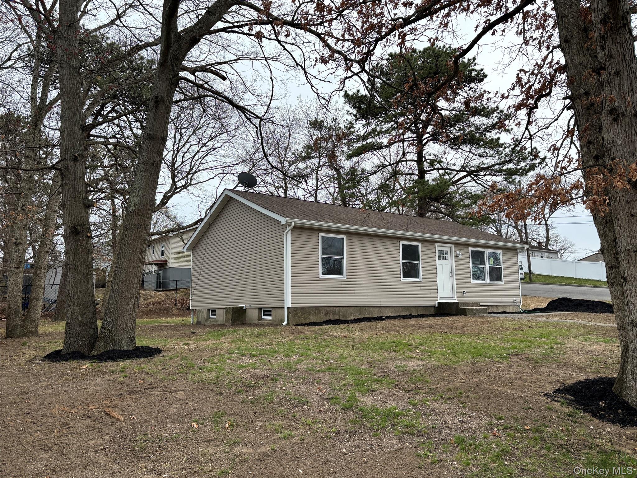 159 Washington Avenue, Wheatley Heights, NY 11798