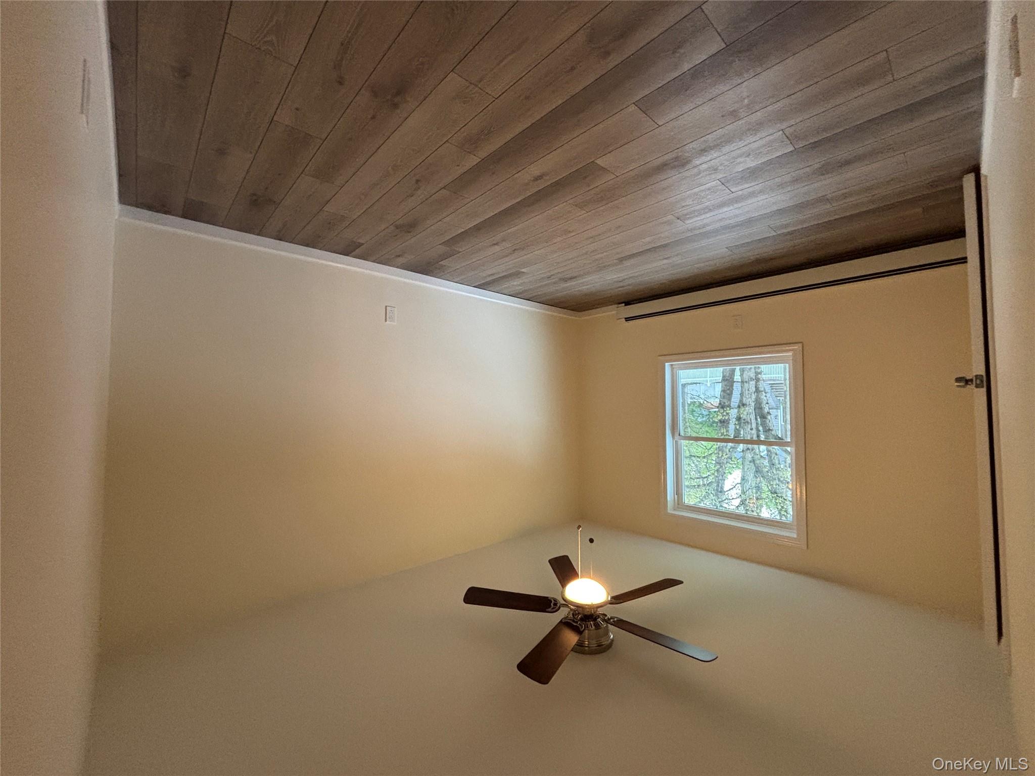 159 Washington Avenue, Wheatley Heights, NY 11798