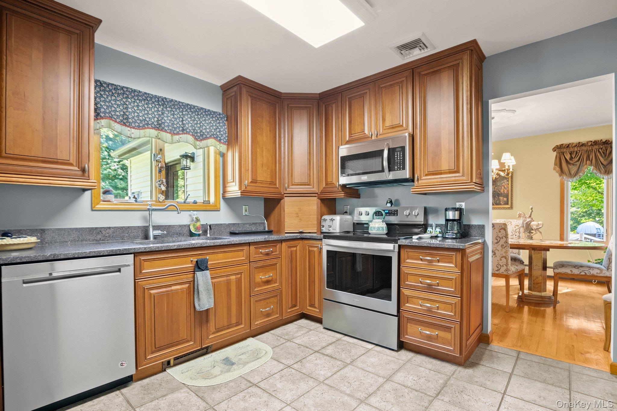 1080 E Mountain Road S, Cold Spring, NY 10516