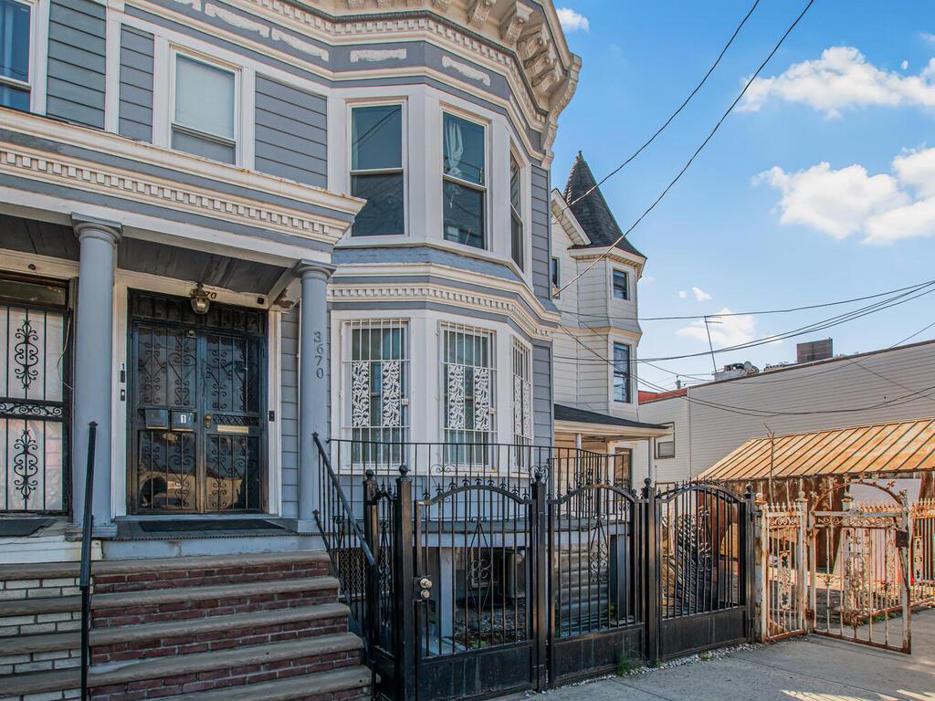 3670 Barnes Avenue, Bronx, NY 10467