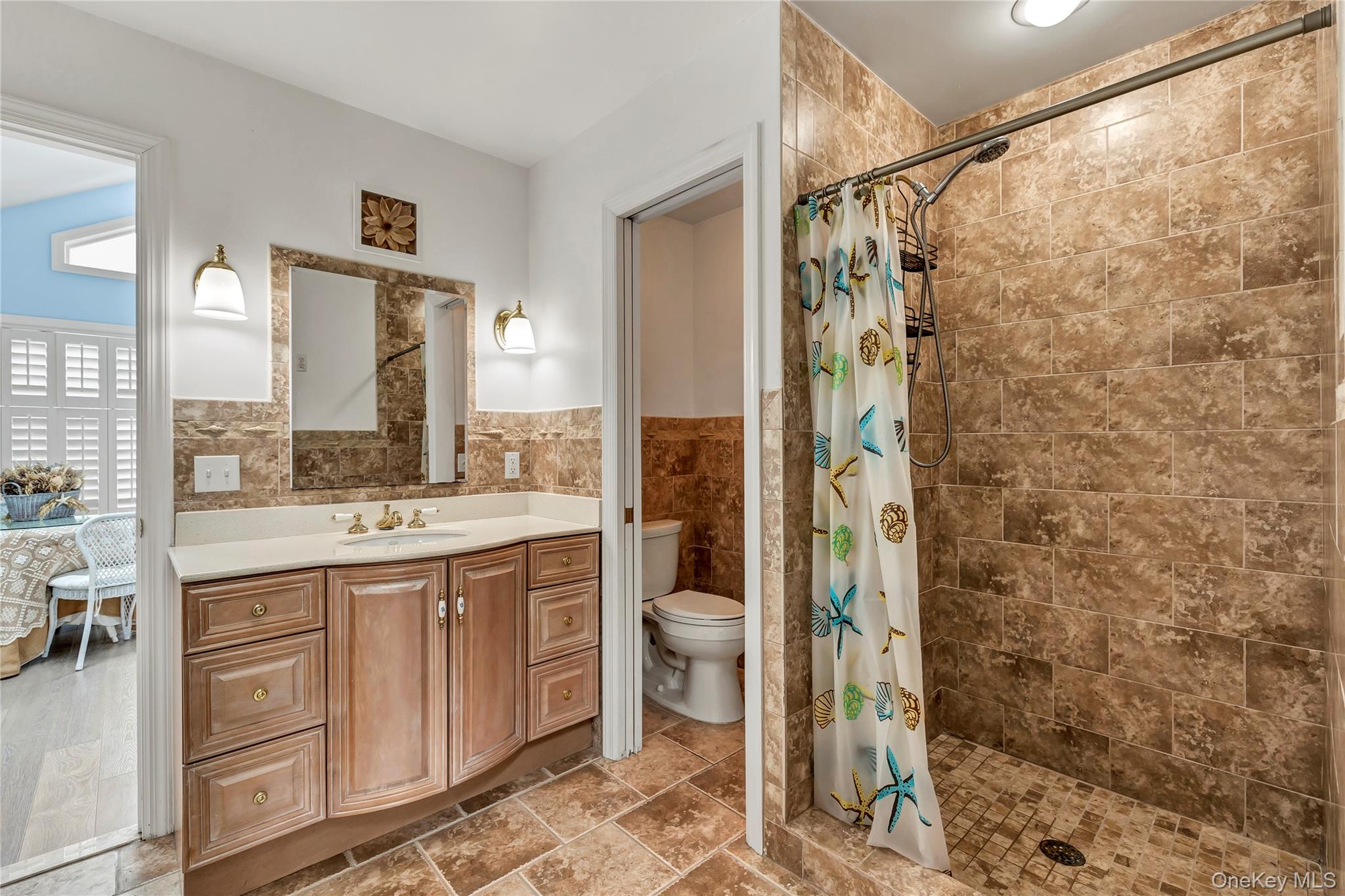 20 Oak Lane, Hampton Bays, NY 11946