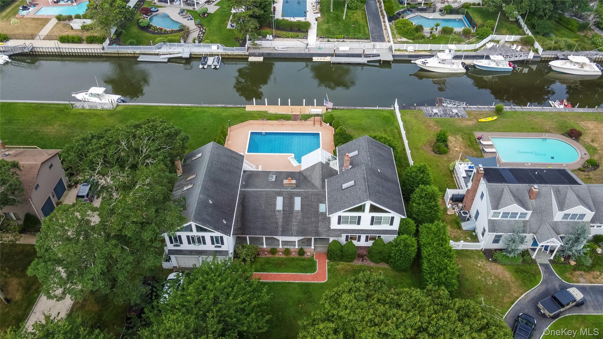 20 Oak Lane, Hampton Bays, NY 11946