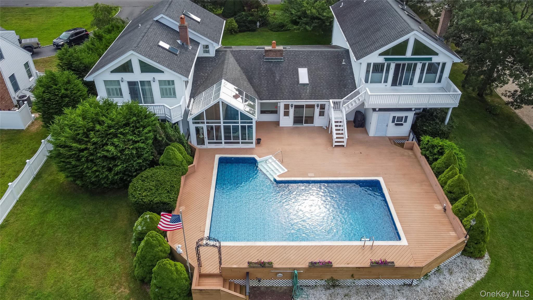 20 Oak Lane, Hampton Bays, NY 11946