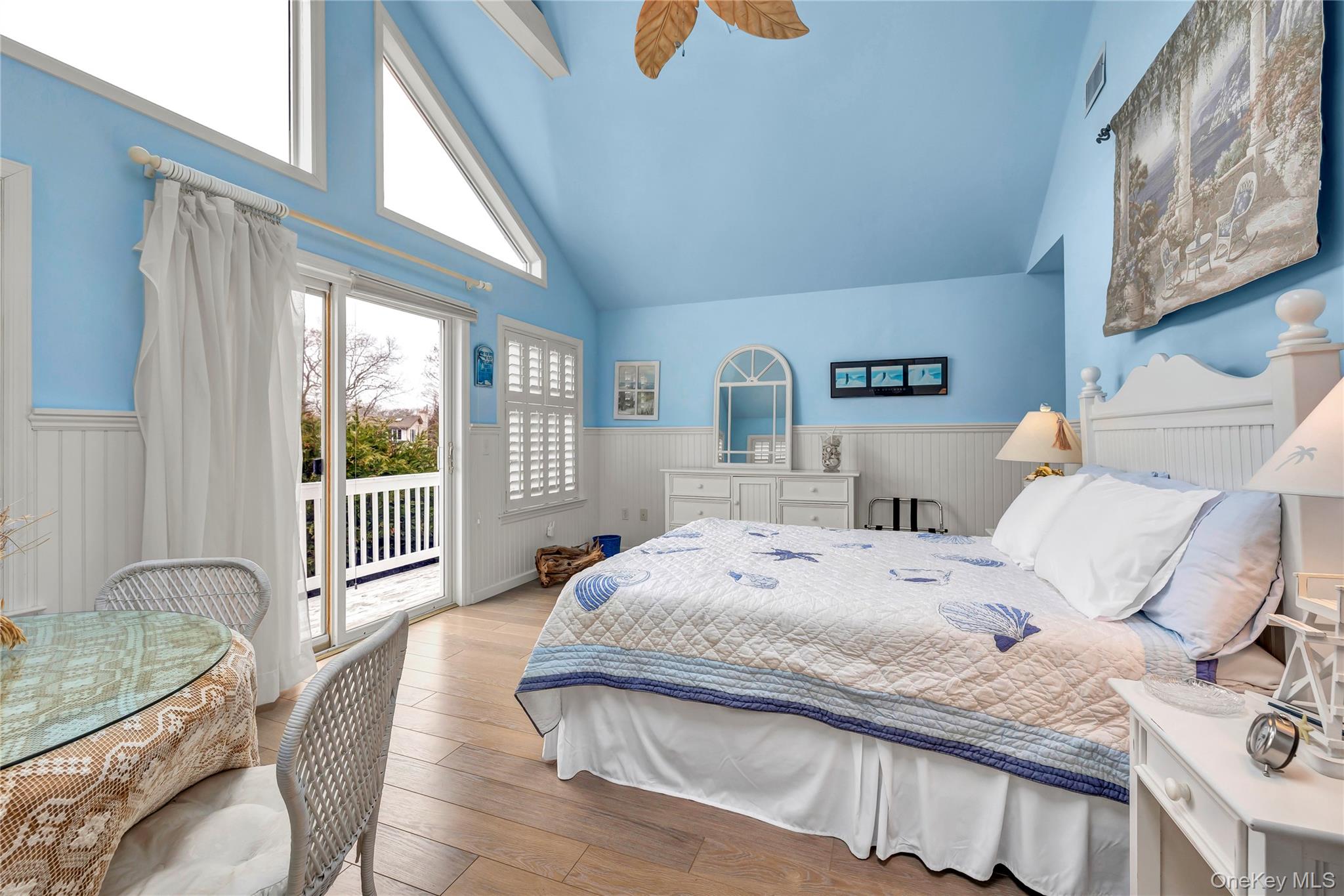 20 Oak Lane, Hampton Bays, NY 11946