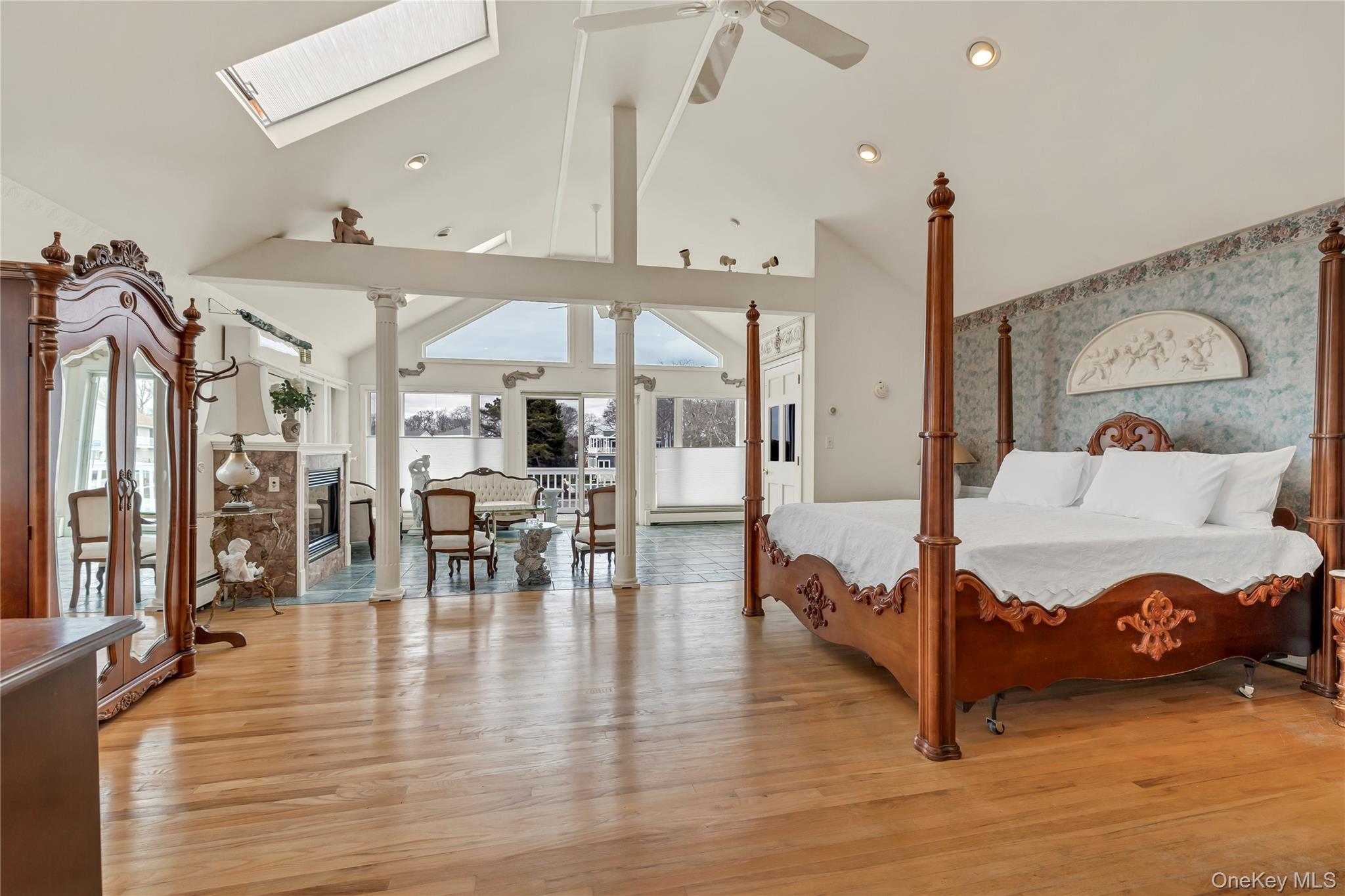 20 Oak Lane, Hampton Bays, NY 11946