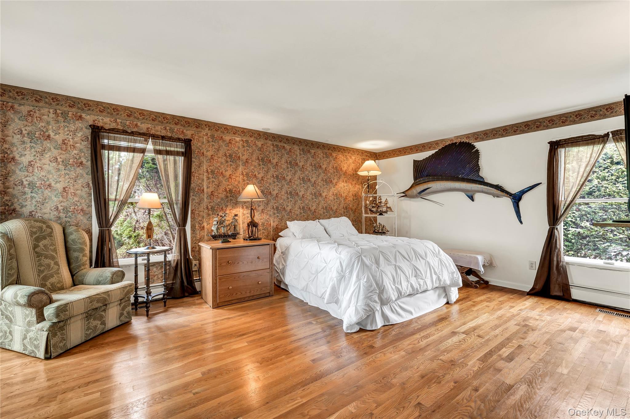 20 Oak Lane, Hampton Bays, NY 11946