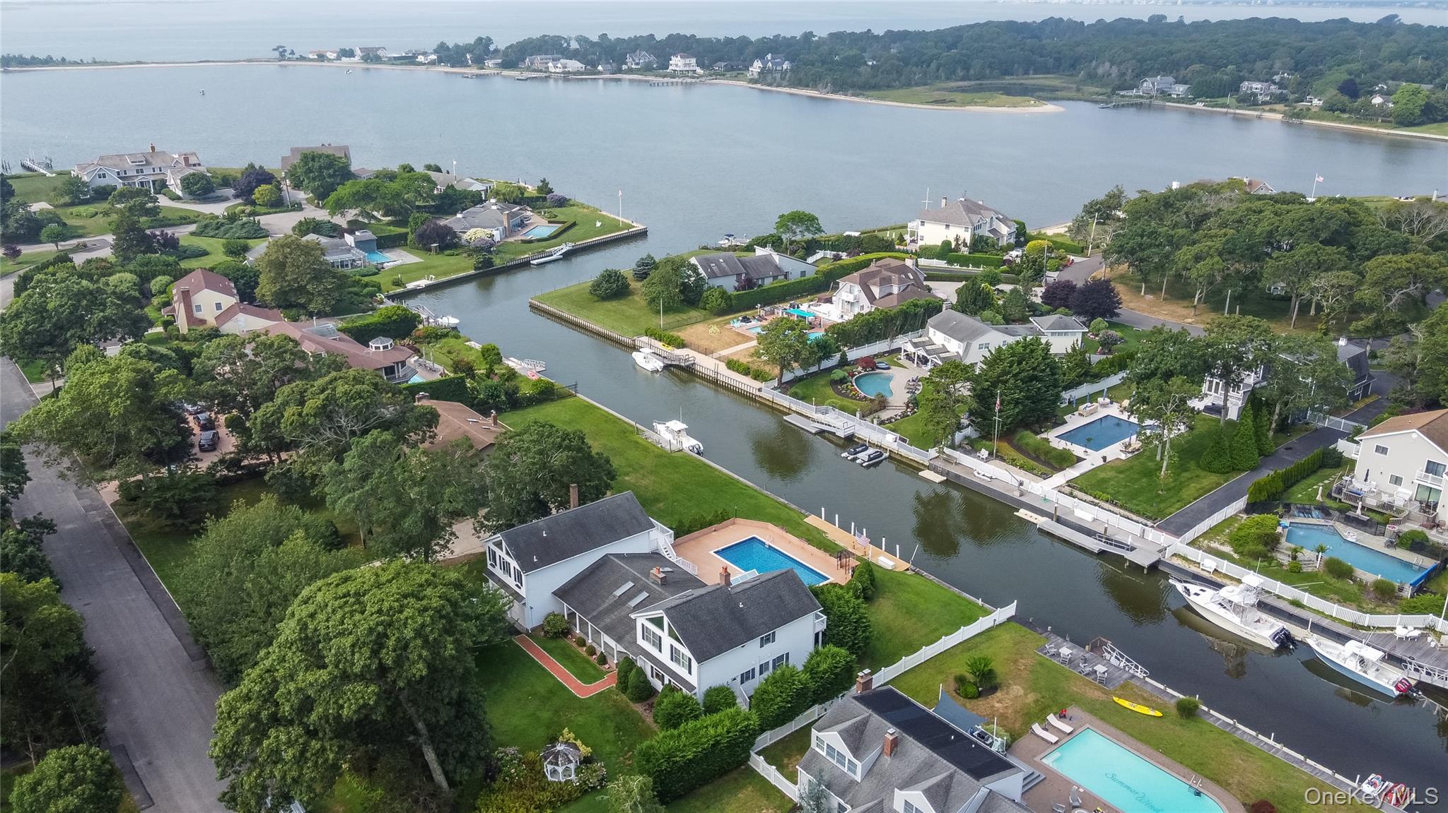 20 Oak Lane, Hampton Bays, NY 11946