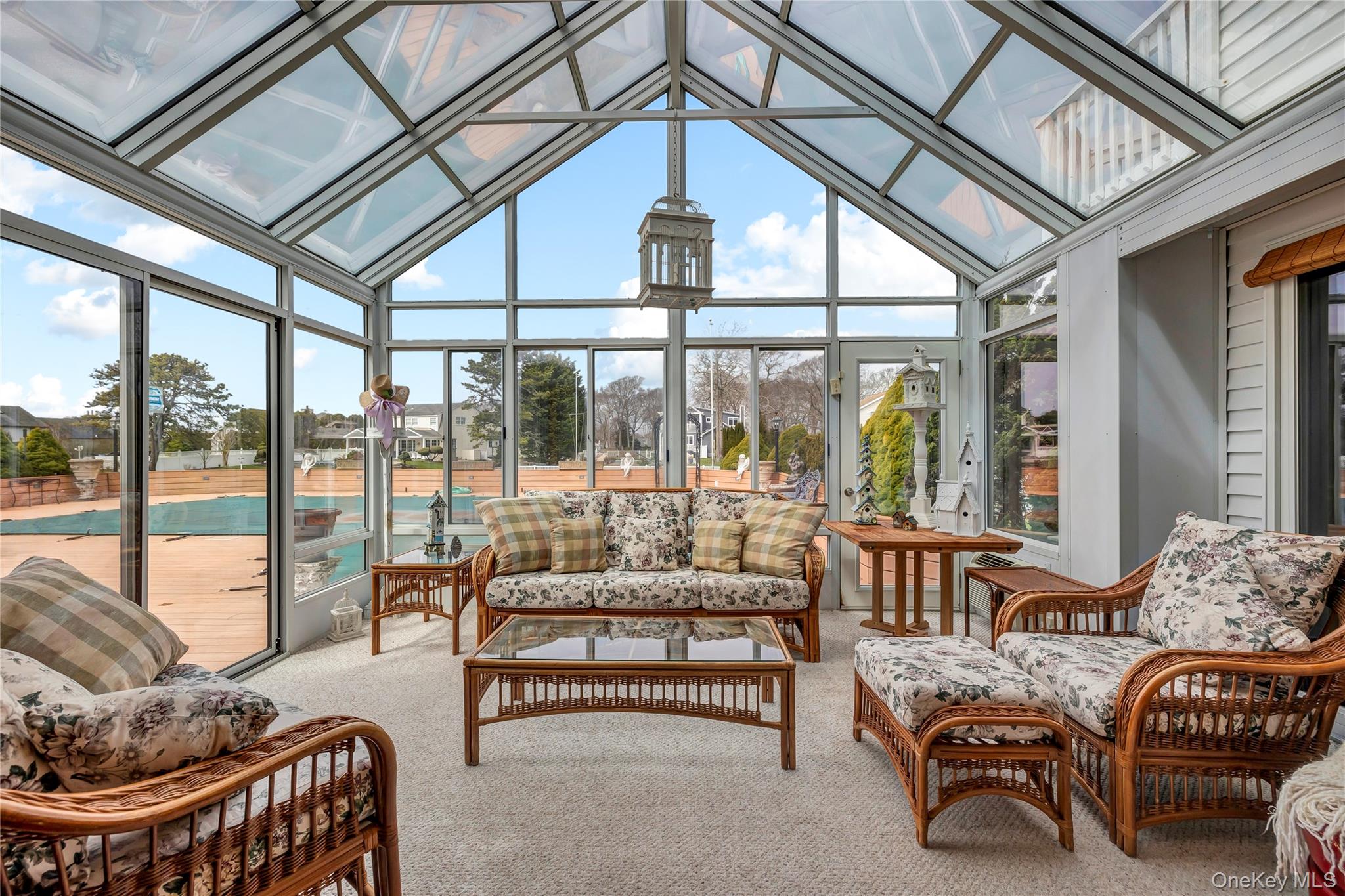 20 Oak Lane, Hampton Bays, NY 11946