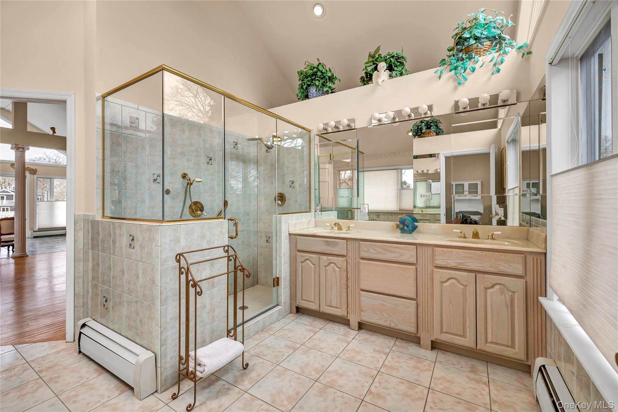 20 Oak Lane, Hampton Bays, NY 11946