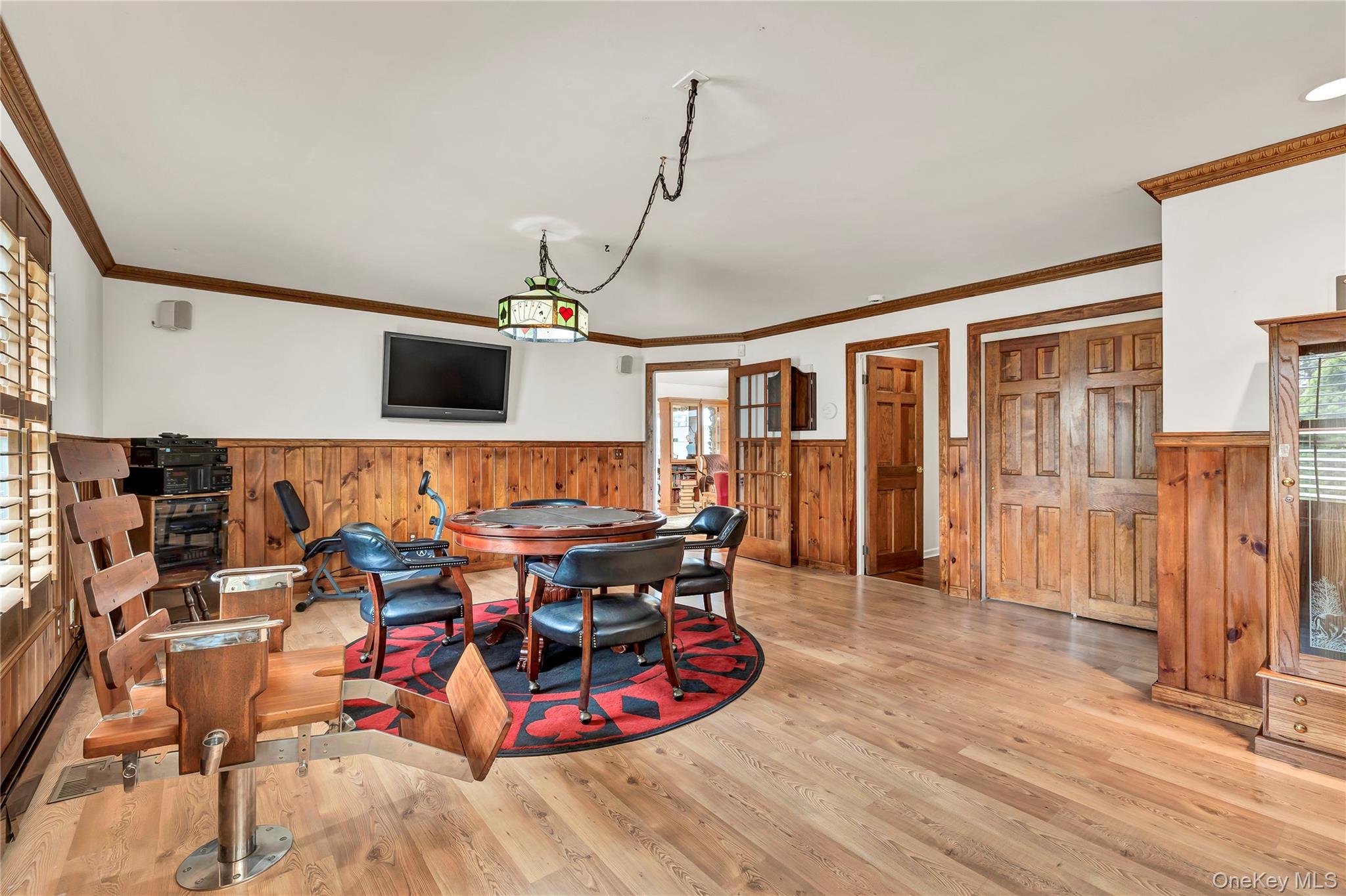 20 Oak Lane, Hampton Bays, NY 11946