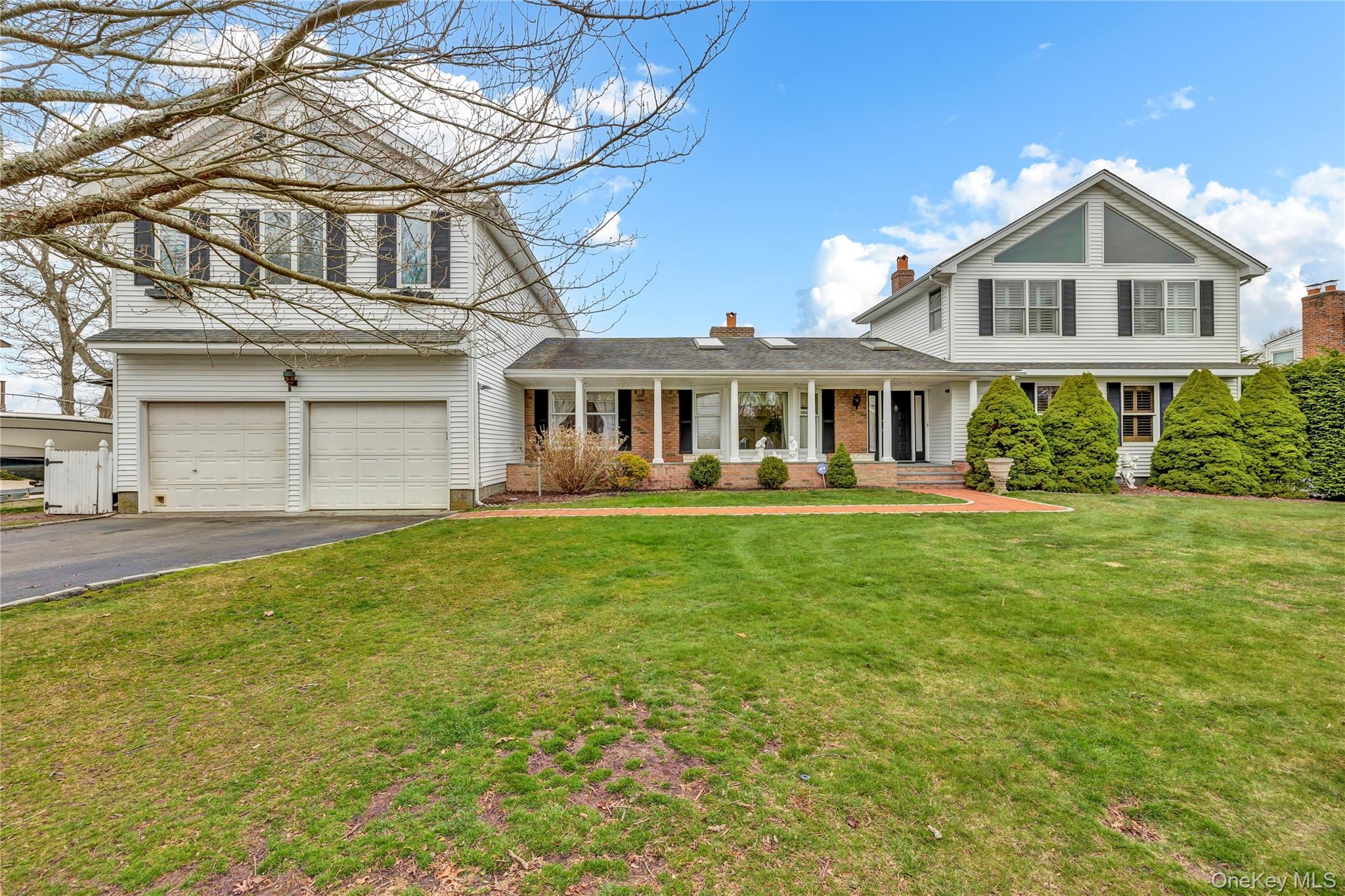 20 Oak Lane, Hampton Bays, NY 11946