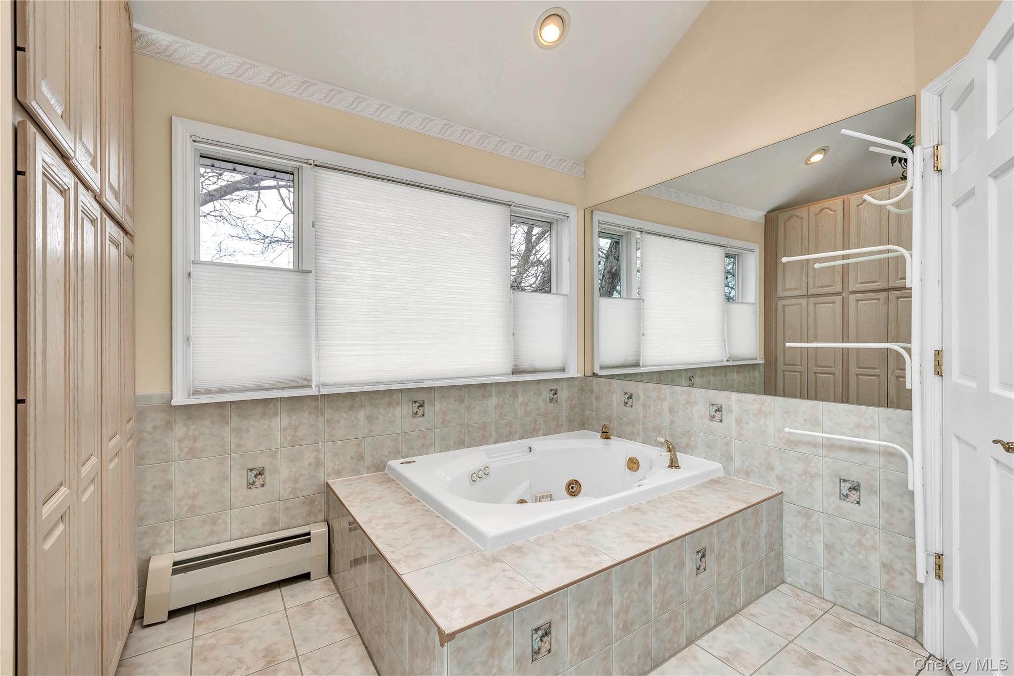 20 Oak Lane, Hampton Bays, NY 11946