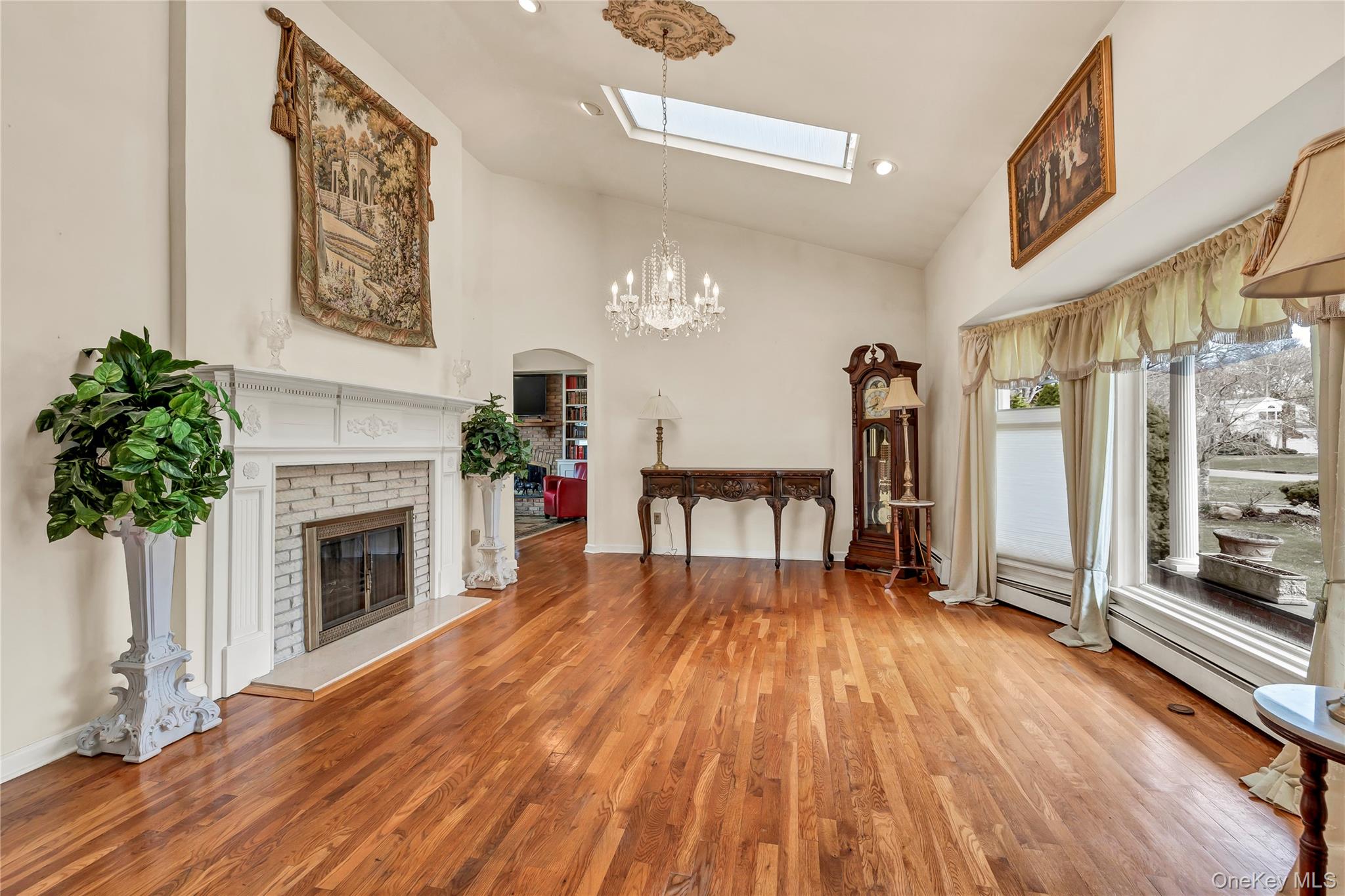 20 Oak Lane, Hampton Bays, NY 11946