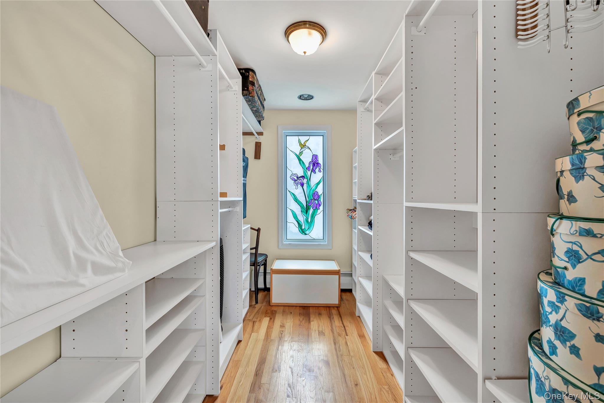 20 Oak Lane, Hampton Bays, NY 11946