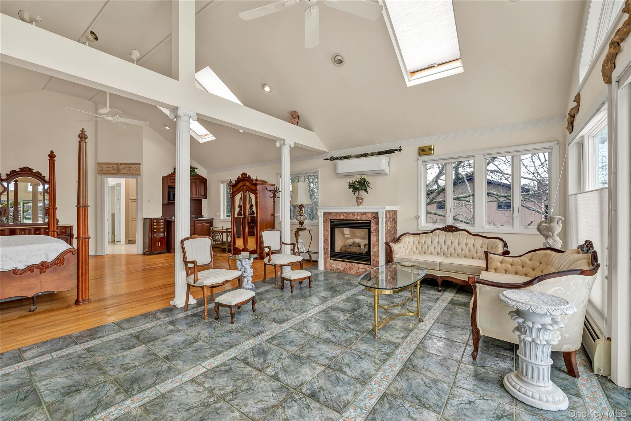 20 Oak Lane, Hampton Bays, NY 11946