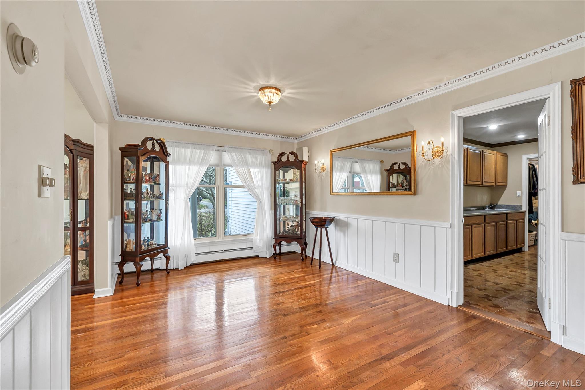 20 Oak Lane, Hampton Bays, NY 11946