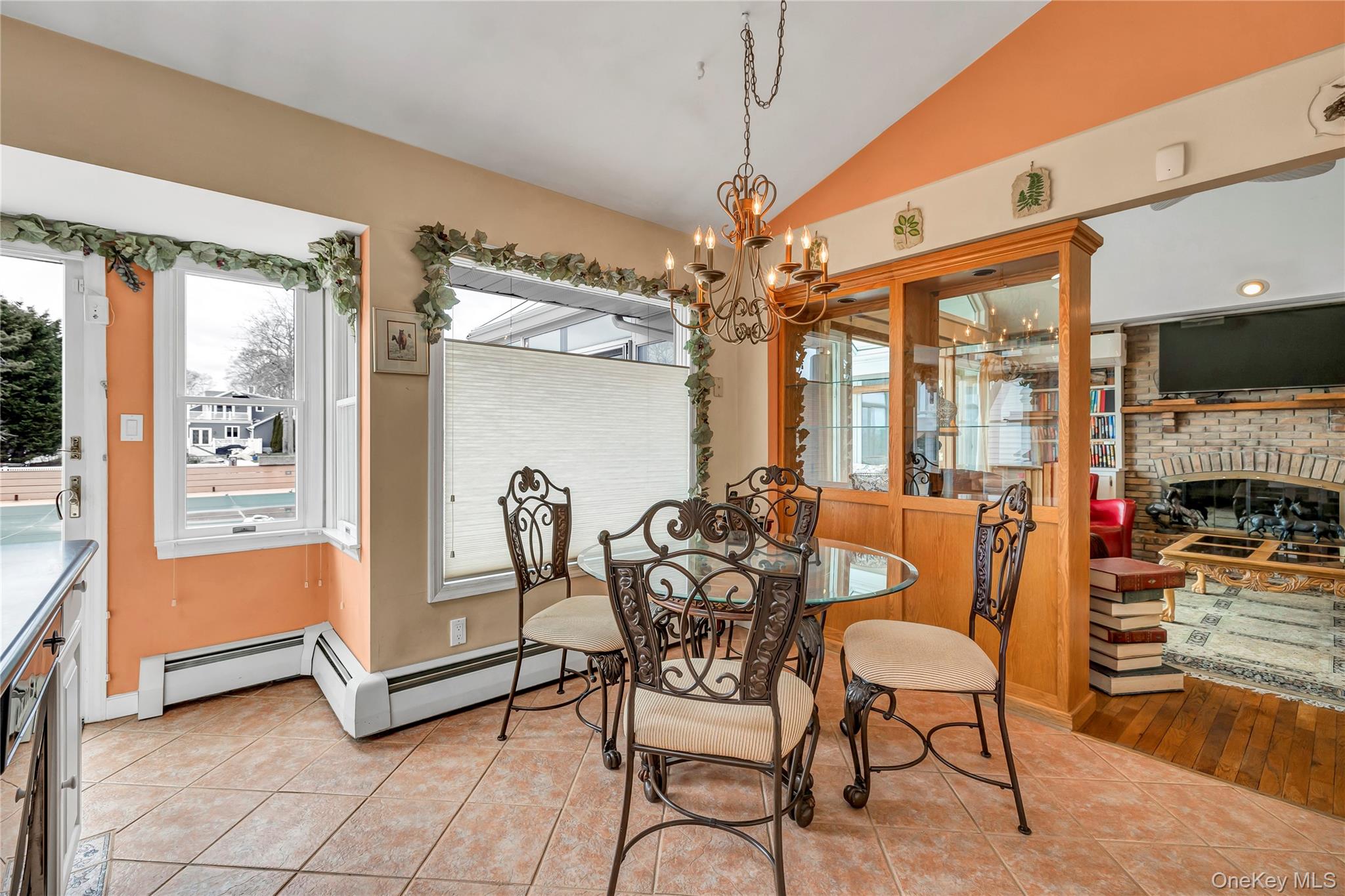 20 Oak Lane, Hampton Bays, NY 11946