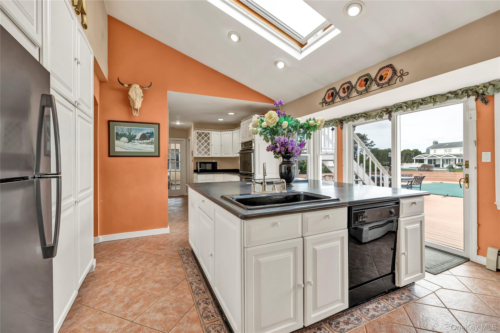 20 Oak Lane, Hampton Bays, NY 11946