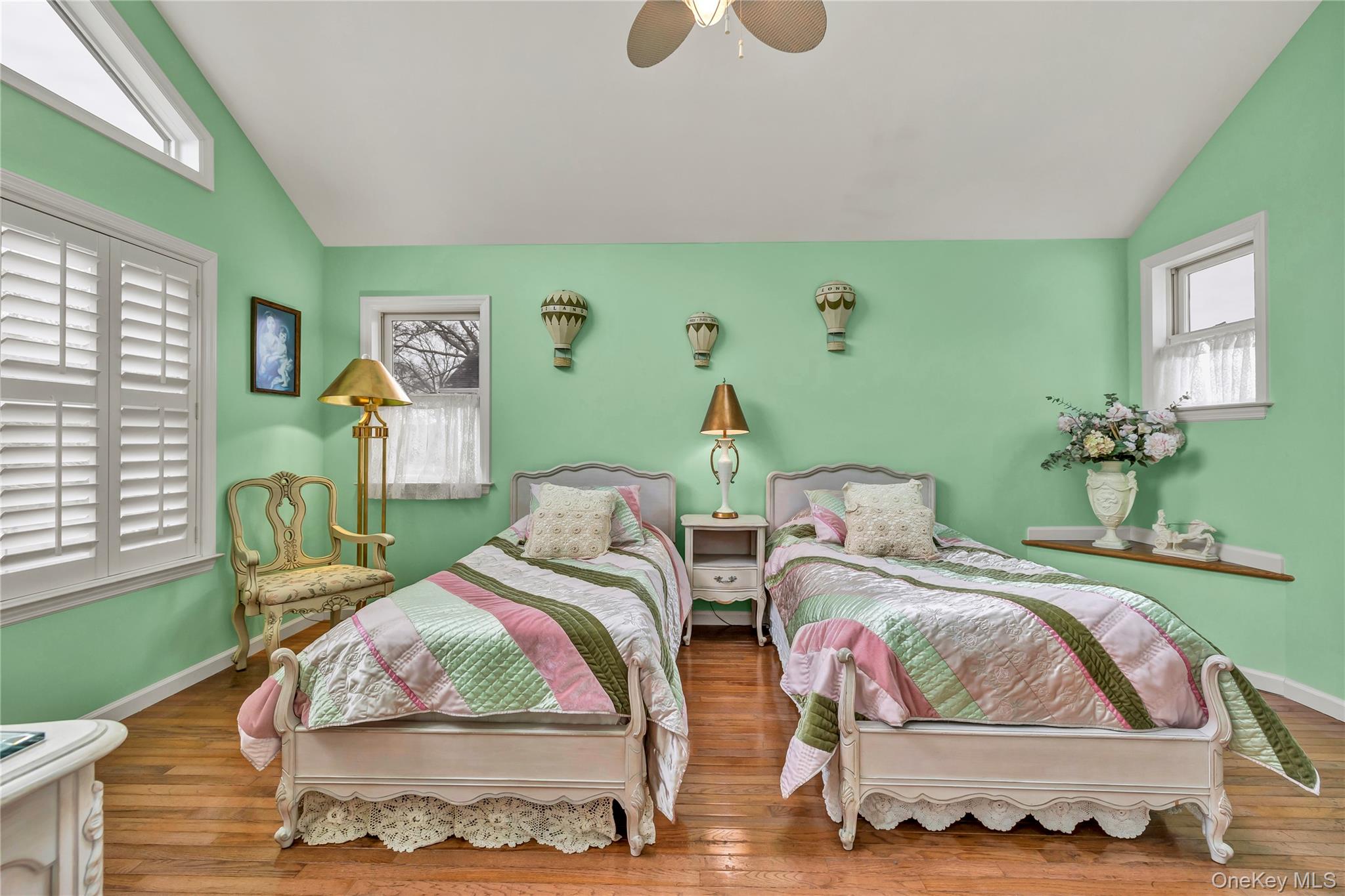 20 Oak Lane, Hampton Bays, NY 11946