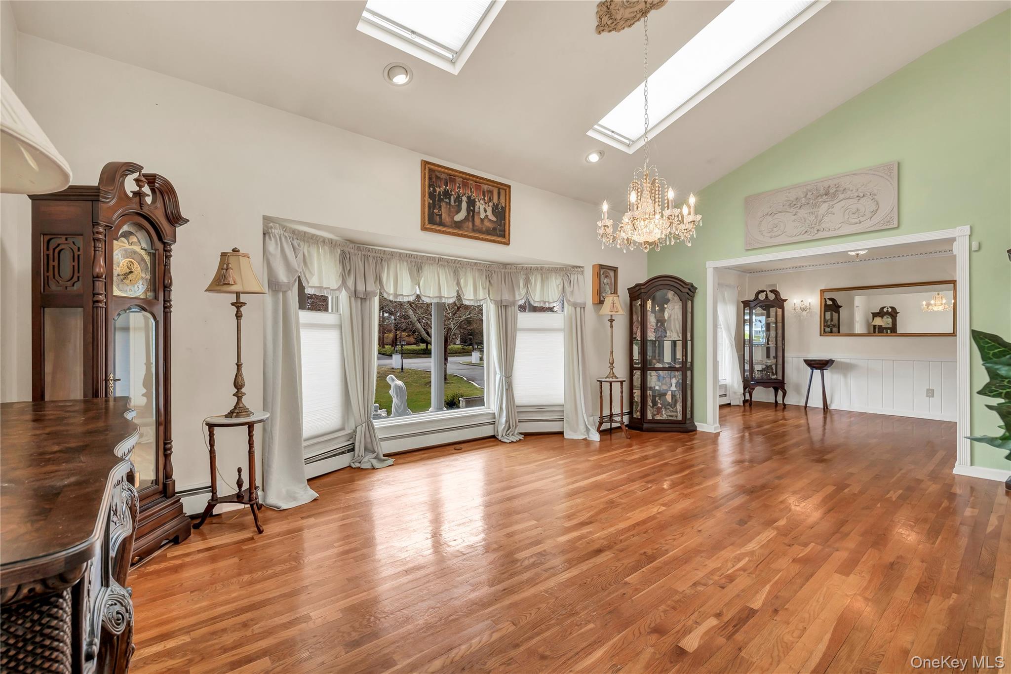 20 Oak Lane, Hampton Bays, NY 11946