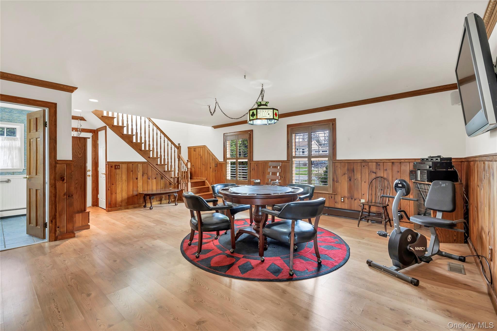 20 Oak Lane, Hampton Bays, NY 11946