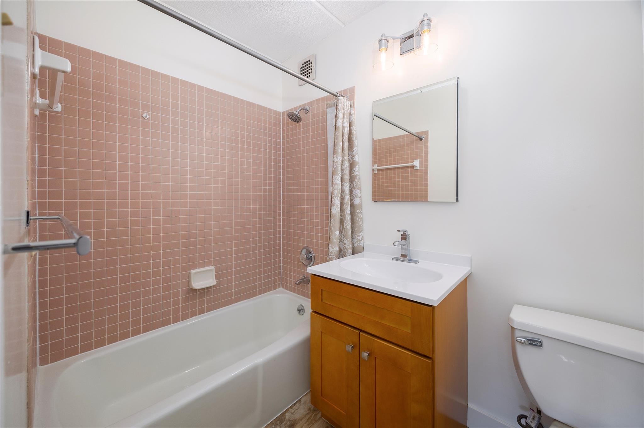 160 Academy Street # 2C, Poughkeepsie, NY 12601