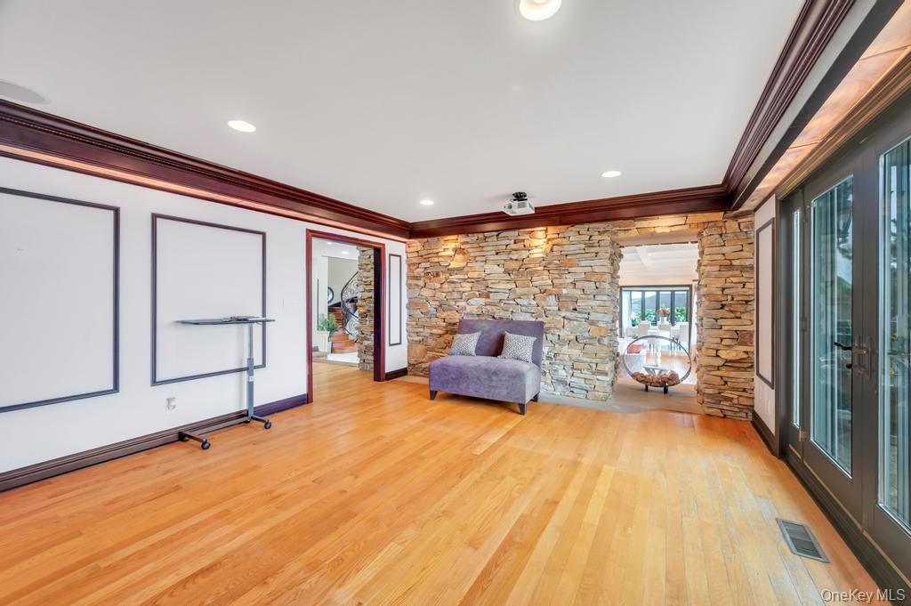 1101 Harbor Road, Hewlett, NY 11557