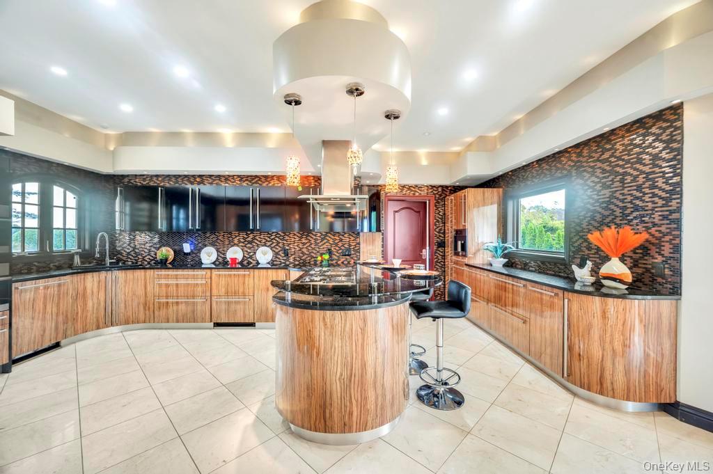 1101 Harbor Road, Hewlett, NY 11557