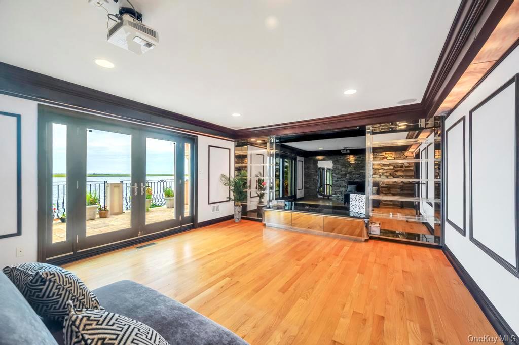 1101 Harbor Road, Hewlett, NY 11557