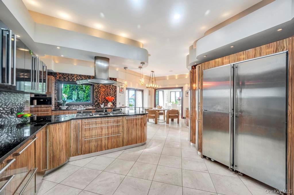 1101 Harbor Road, Hewlett, NY 11557