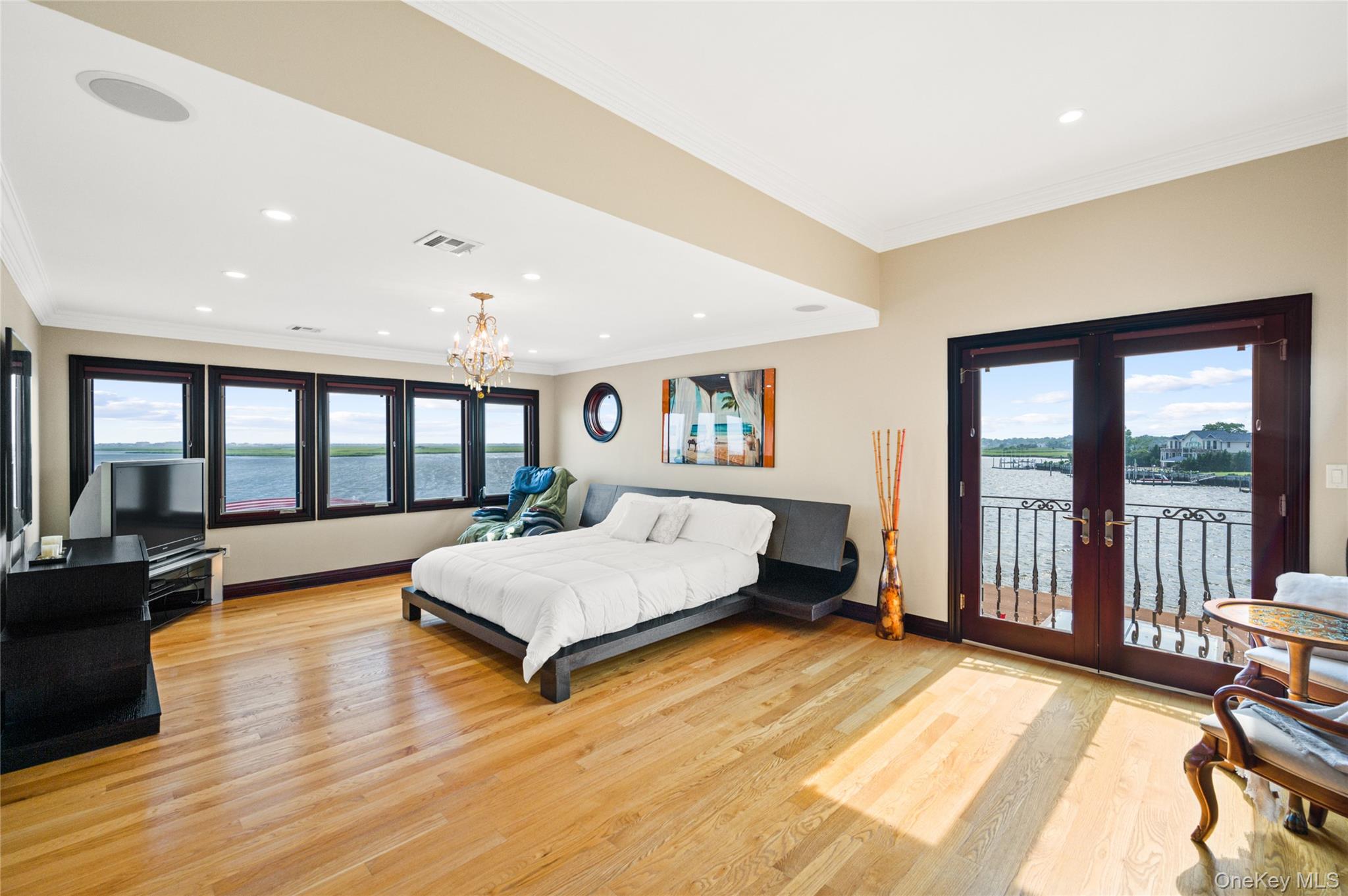 1101 Harbor Road, Hewlett, NY 11557