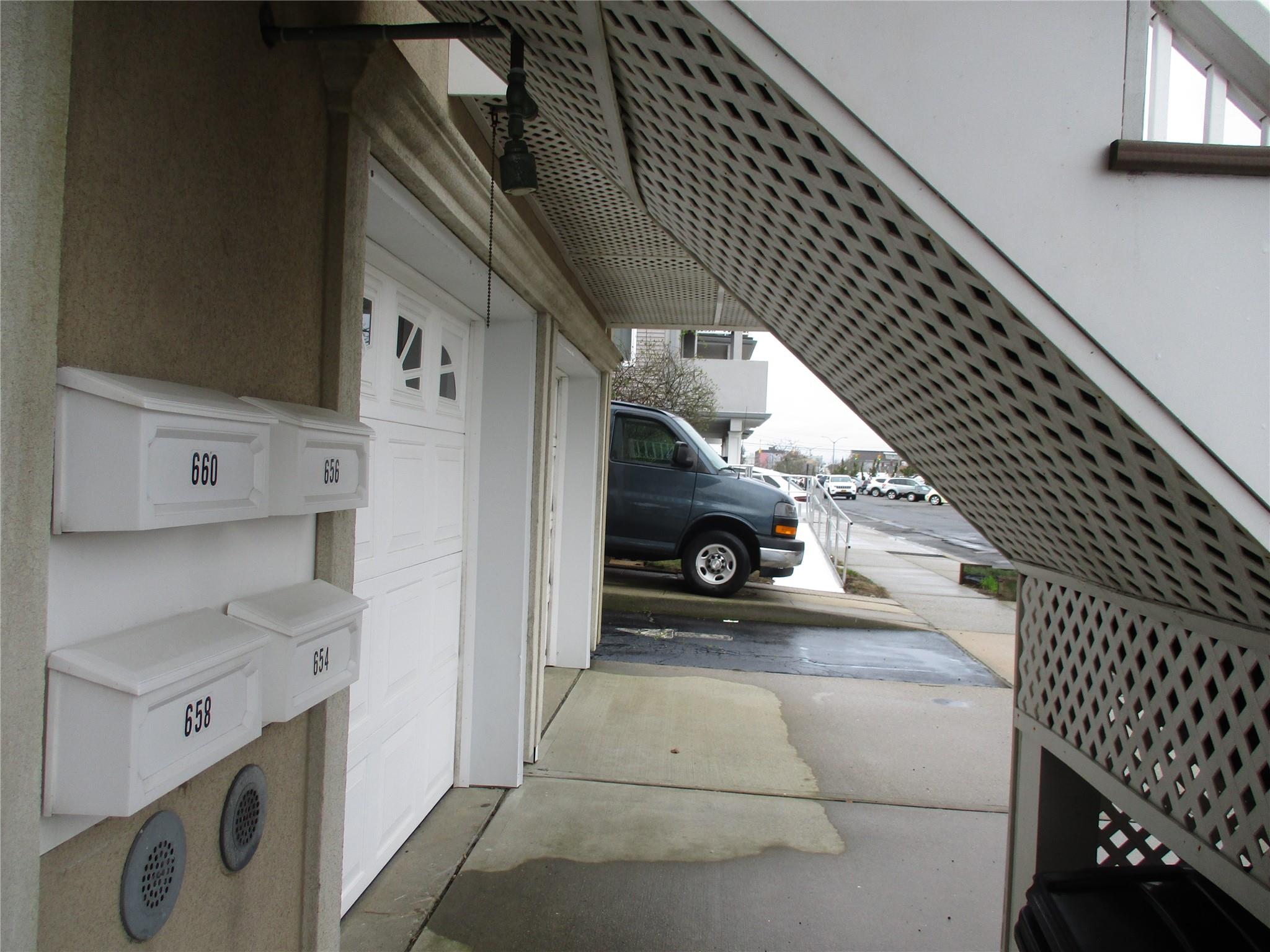 658 E Broadway, Long Beach, NY 11561