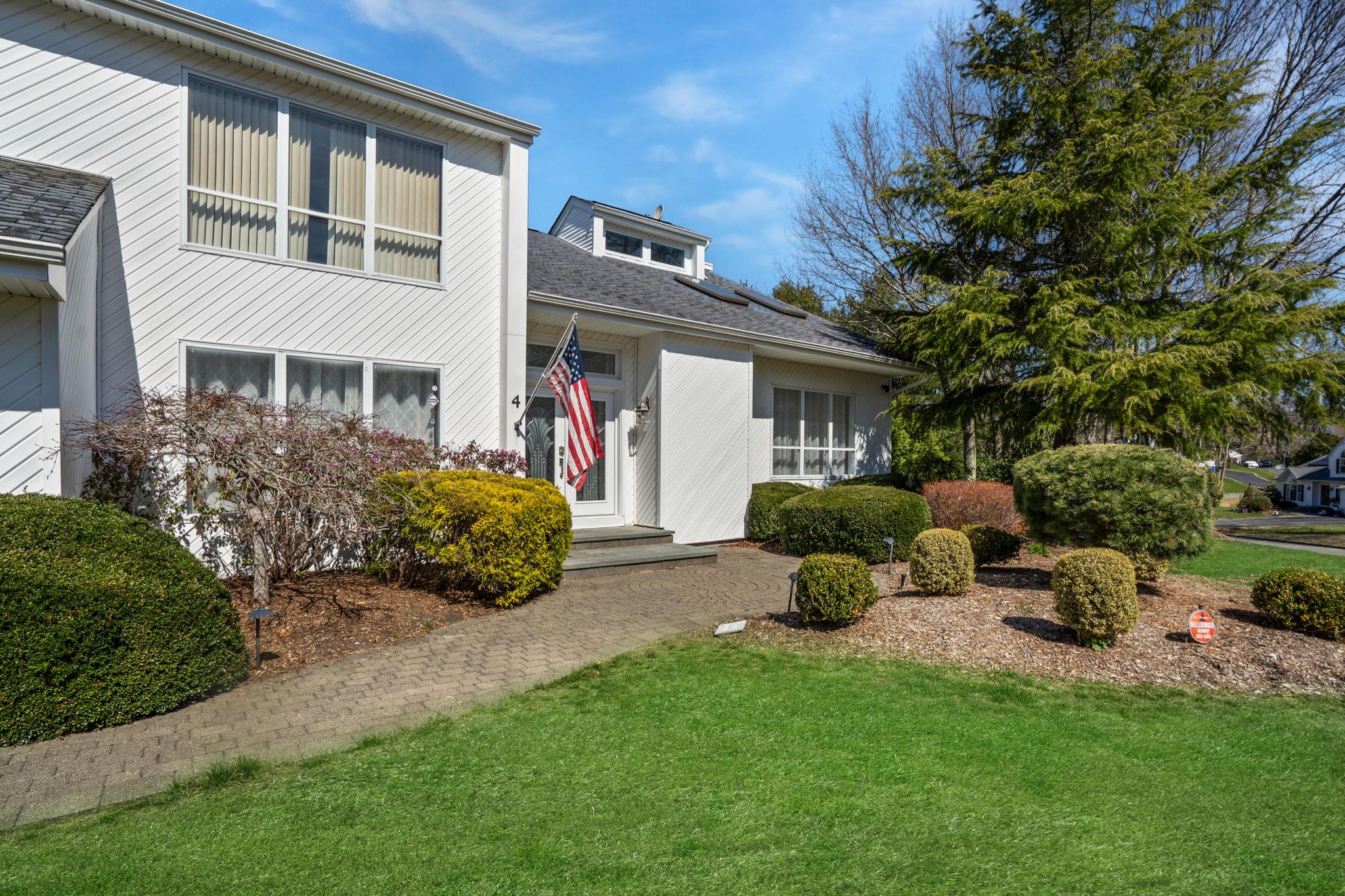 4 Scott Lane, Manorville, NY 11949