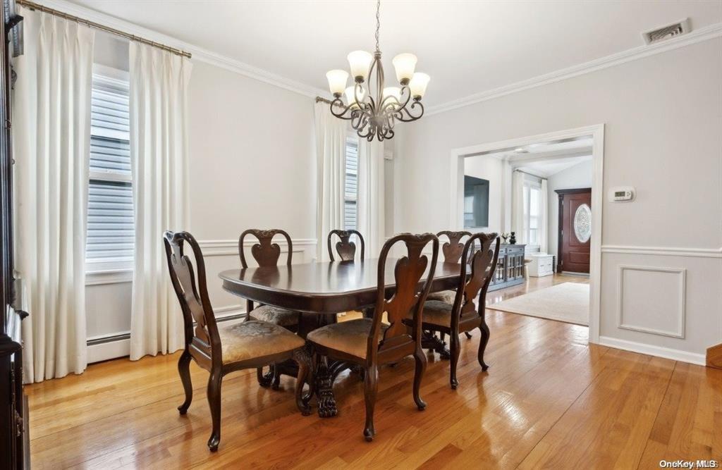 210 Beebe Road, Mineola, NY 11501